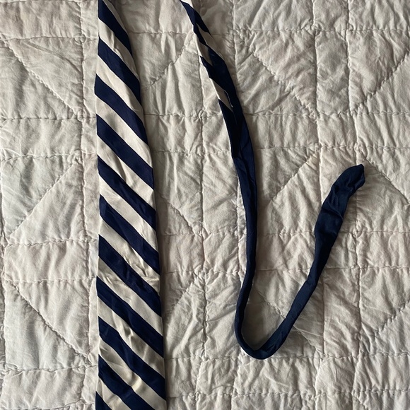 Tommy Hilfiger White Navy Striped 100% Silk Tie - Picture 1 of 2